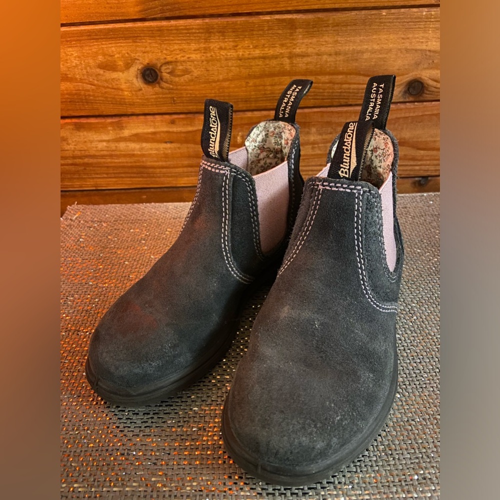 Blundstone Suede Chelsea Boots